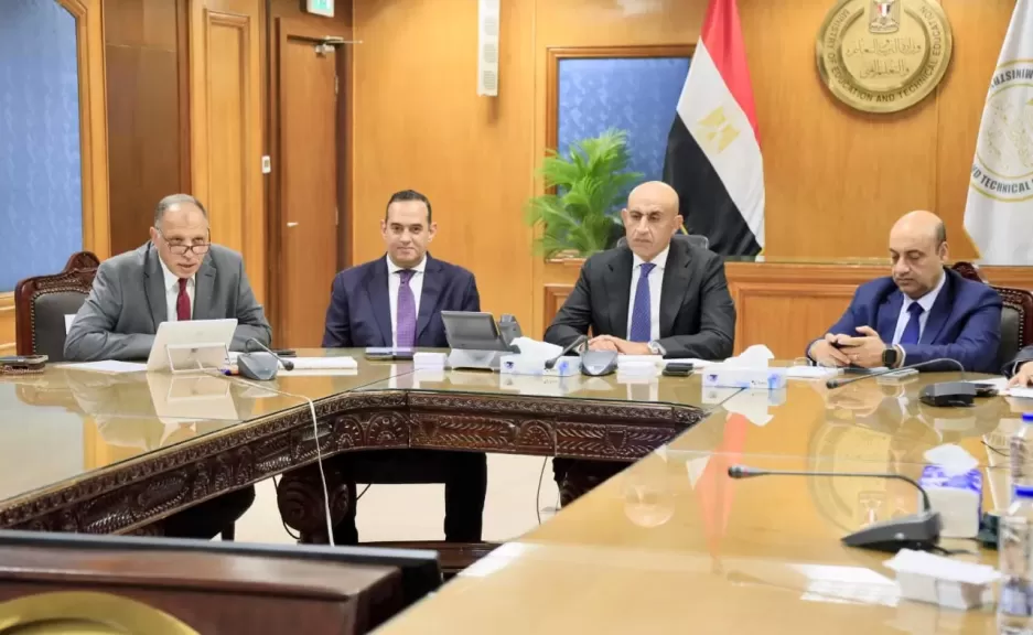 وزير التعليم يتابع امتحانات الثانوية العامة: حزم في التفتيش قبل دخول اللجان لضمان الانضباط