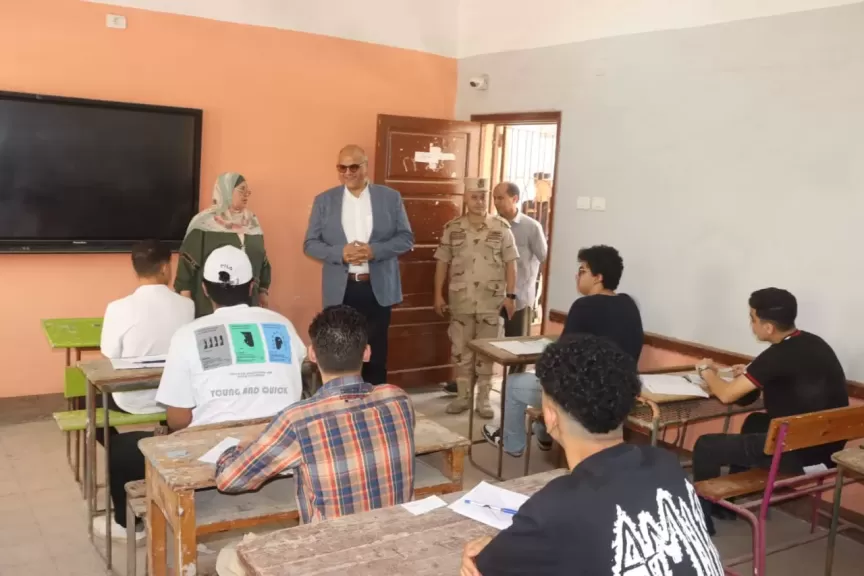 محافظ القليوبية يتفقد عدداً من لِجان إمتحانات الشهادة الثانوية العامة ببنها وكفر شكر للإطمئنان على سيرها