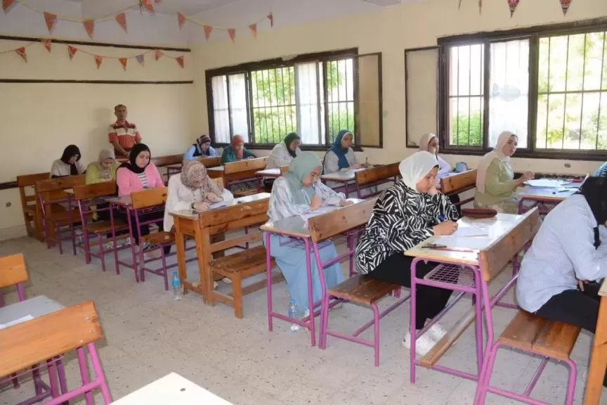 في أول أيام الثانوية العامة.. محافظ الغربية يتابع سير الامتحانات ميدانيًا ويطمئن الطلاب وأولياء الأمور