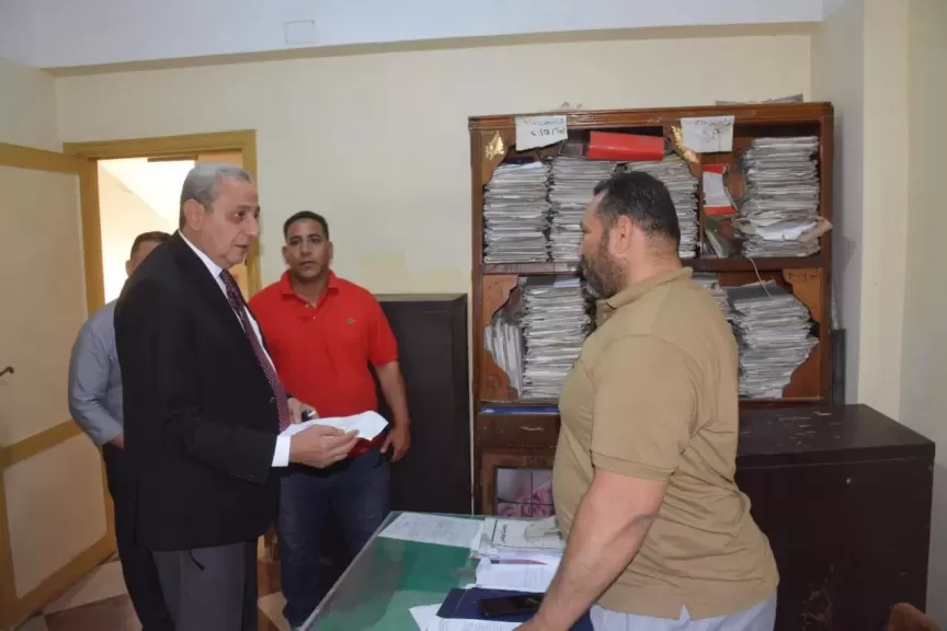 في أول أيام الثانوية العامة.. محافظ الغربية يتابع سير الامتحانات ميدانيًا ويطمئن الطلاب وأولياء الأمور