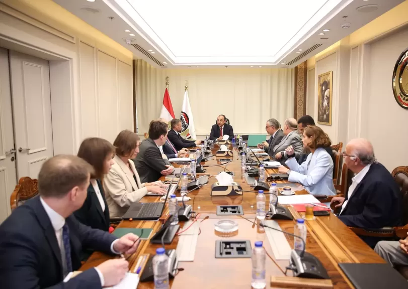 وزير قطاع الأعمال العام يبحث مع تحالف بقيادة ”روسال” الروسية سبل التعاون في مجال الألومنيوم