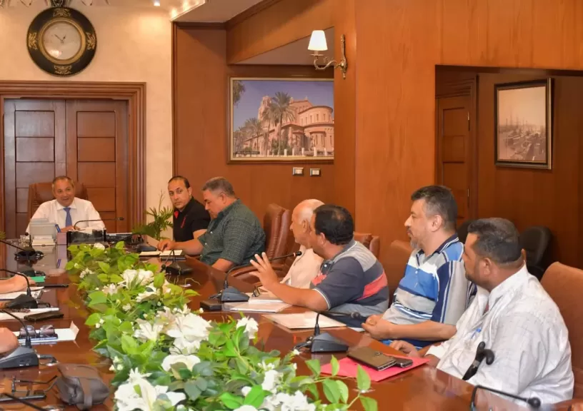 محافظ بورسعيد يبحث مشكلات محصول الأرز بسهل الطينة ويؤكد توفير المقنن المائي للأراضي المصرح بزراعتها