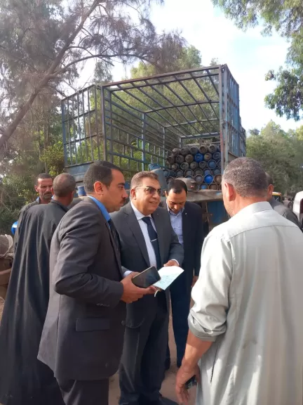 محافظ الدقهلية في جولته بدكرنس يستوقف سيارات أنابيب بوتاجاز للتأكد من معايرة الأنبوبة بالميزان