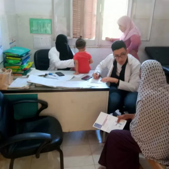 قوافل البحيرة تقدم خدمات علاجية وتوعوية لأكثر من 400 مواطن بمركزي أبو المطامير والدلنجات