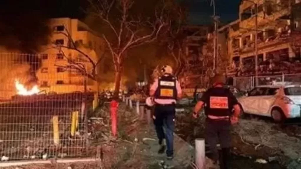 عاجل – إخلاء السفارة الأمريكية في تل أبيب بعد أضرار طفيفة إثر القصف الإيراني المكثف