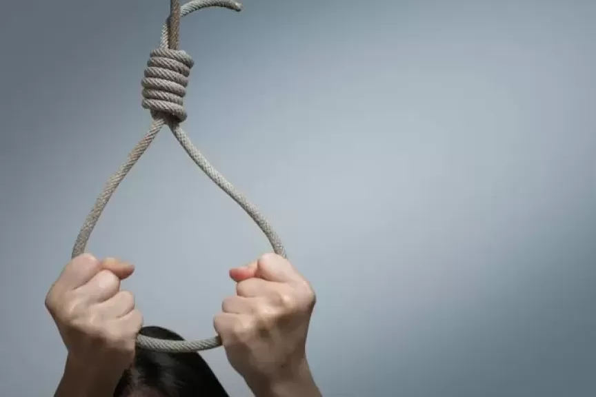 العثور على جثة عامل منتحر شنقًا أعلى سطح منزله بالمحلة الكبرى