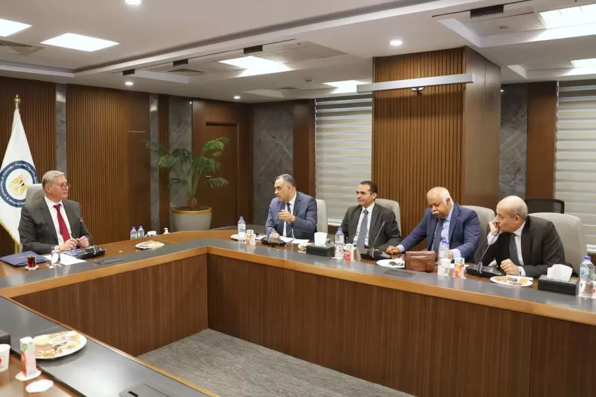 وزير البترول يلتقي بمجموعة من كبار كتاب الصحافة المصرية ورؤساء التحرير وخبراء الاقتصاد والبترول