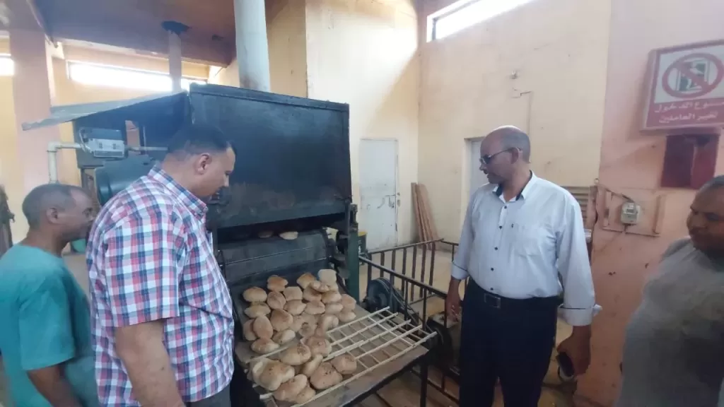 وكيل وزارة التموين بالبحر الاحمر يقوم بجولة على مخابز الغردقة لمتابعة جودة رغيف الخبز