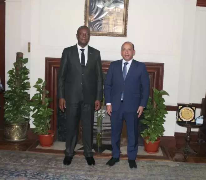 قصر العيني يستقبل سفير جمهورية الكونغو الديمقراطية لتعزيز التعاون الأكاديمي في إطار تدشين البرنامج الفرنسي الأوحد