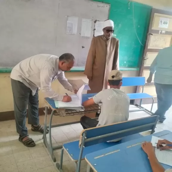 رئيس الإدارة المركزية لشؤون المناطق يتابع أعمال امتحانات الشهادة الثانوية الأزهرية ببني سويف