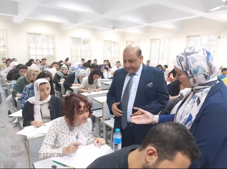 نائب رئيس جامعة القاهرة لشئون التعليم والطلاب يتفقد لجان الامتحانات بكليات طب قصر العيني وطب الأسنان