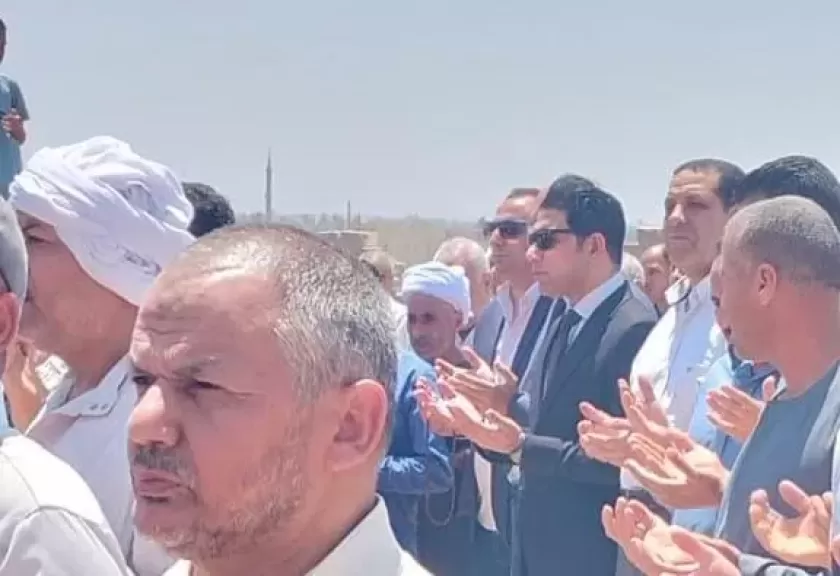 المئات من أهالي سوهاج يشيّعون مدير العلاقات العامة بحضور نائب المحافظ