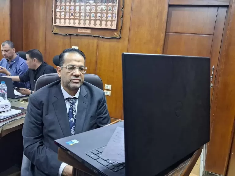 غرفة العمليات تتابع لحظة بلحظة.. وكيل ”تعليم الغربية” يرصد انتظام امتحانات الثانوية العامة