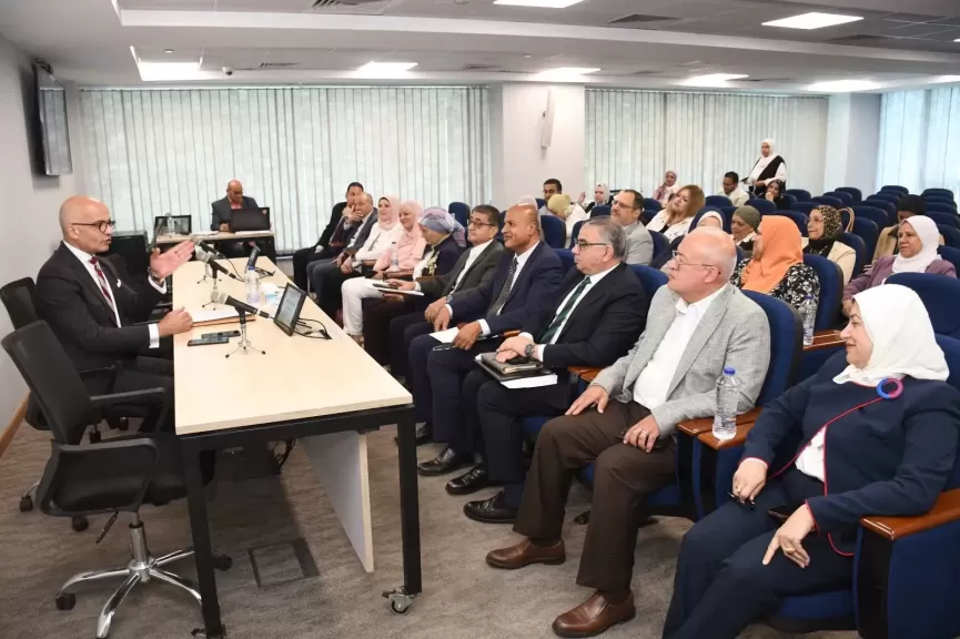 رئيس جامعة عين شمس يوجه بسرعة إعلان نتائج امتحانات نهاية العام واعتماد برامج جديدة