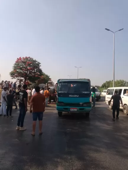 دون إصابات.. إنقلاب سيارة جامبو محملة بمولدات كهرباء على طريق مصر - إسكندرية الزراعي بطوخ