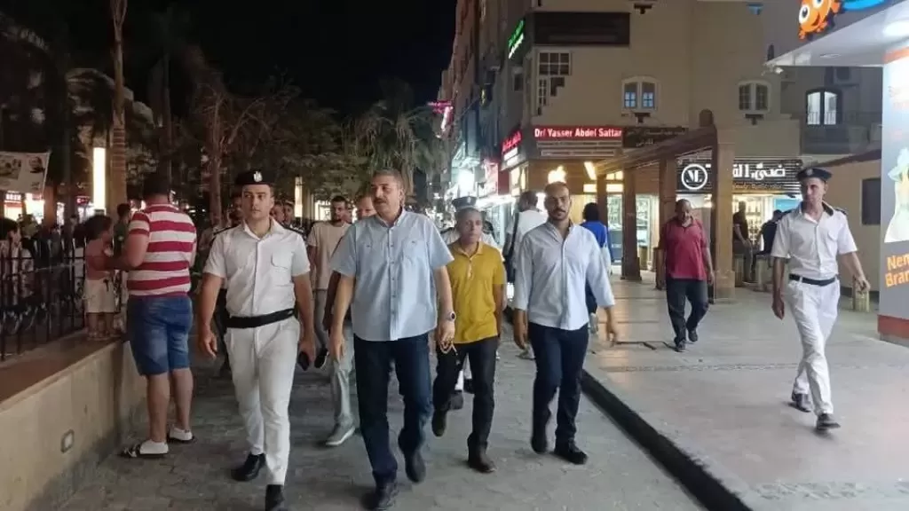 رئيس حي جنوب الغردقة يشن حملة مكبرة لإزالة الإشغالات والمخالفات