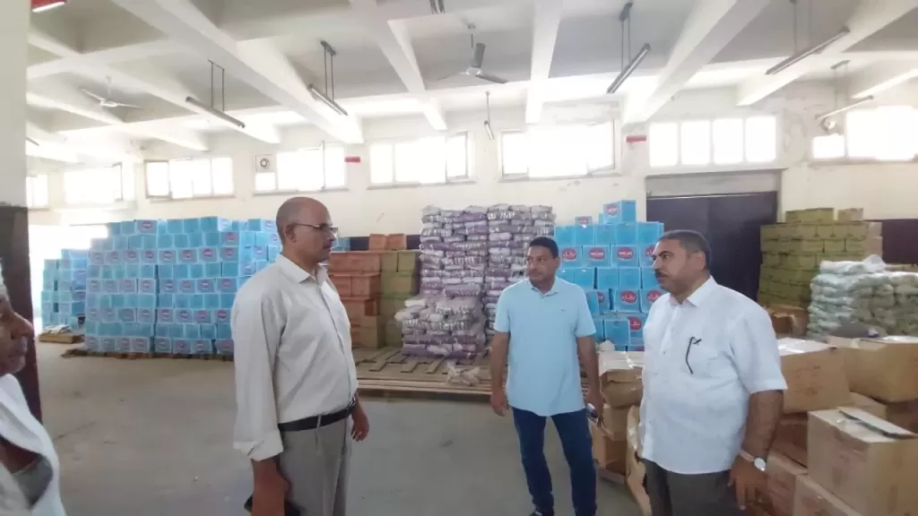 جولة لوكيل التموين بالبحر الاحمر على السلاسل التجارية  لمتابعة توافرىالسلع والارصدة