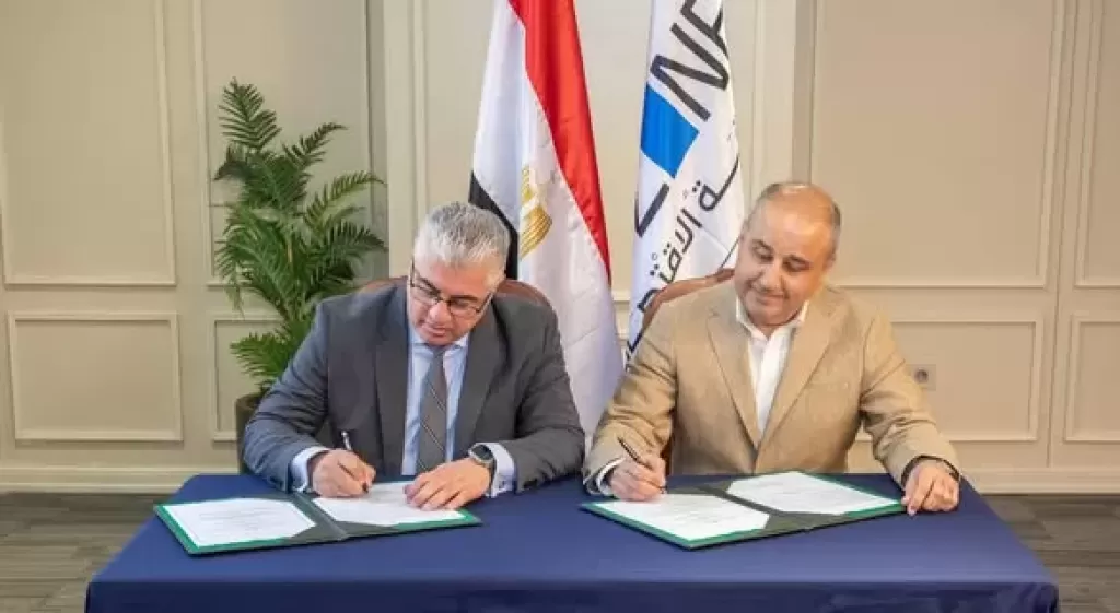 اقتصادية «قناة السويس» توقع عقداً مع «أورسا» التركية لتدشين مشروع للمنسوجات الصناعية والتغليف البلاستيكي
