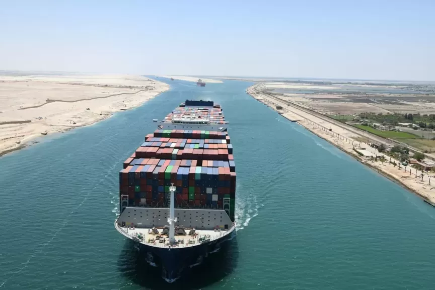 الفريق أسامة ربيع: ”عودة تدريجية لسفن الحاويات العملاقة إلى قناة السويس” بعبور  ”CMA CGM OSIRIS”