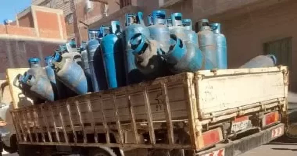 ضبط سيارة محمّلة بـ236 أسطوانة غاز قبل تهريبها للسوق السوداء في الغربية
