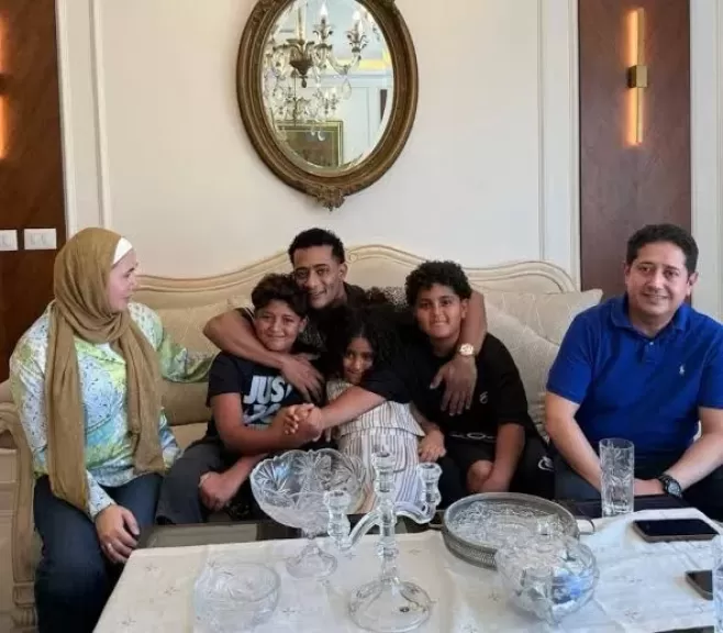 بعد البراءة وقبل جلسة المعارضة،،، محمد رمضان ينهي أزمة نجله بجلسة صلح في واقعة التعدى على زميله بالمدرسة