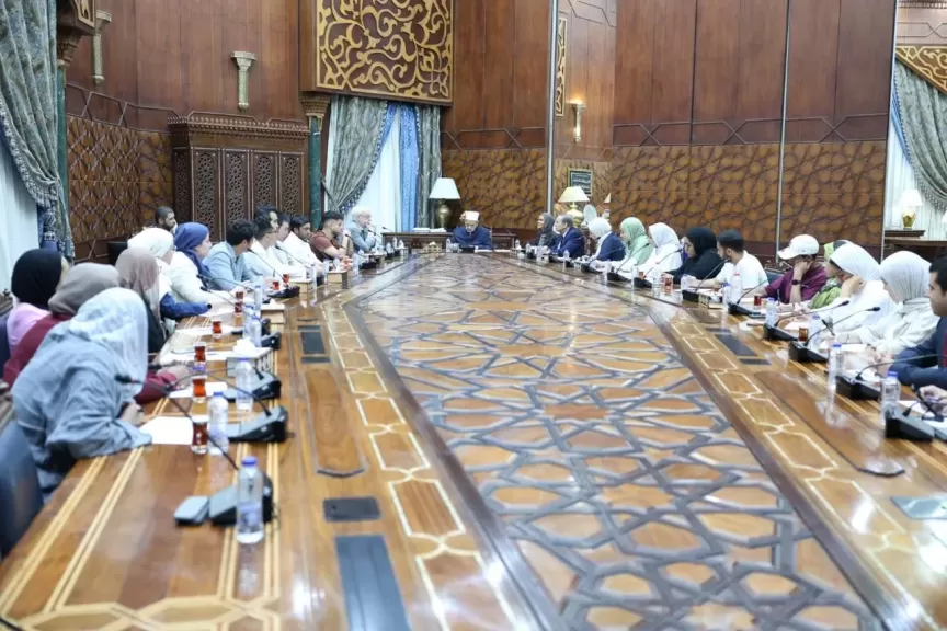 ”شيخ الأزهر” لطلاب جامعة جورج واشنطن والجامعة الأمريكيَّة: محاولات إقصاء الدين سبب تعاسة الإنسان رغم التقدم العلمي