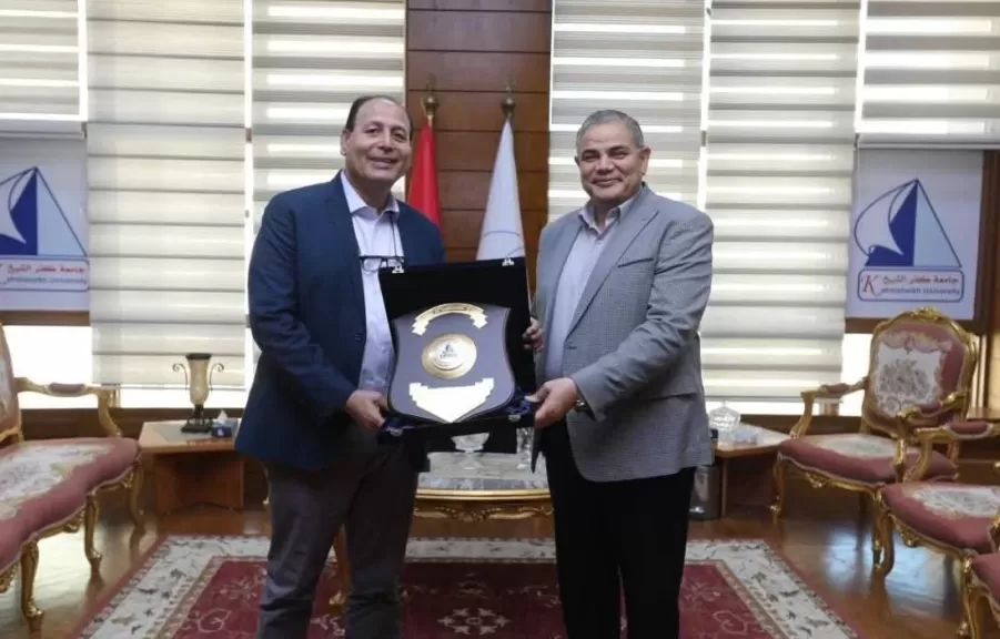 رئيس جامعة كفر الشيخ يستقبل مدير البرنامج الدولي للفراولة بفلوريدا
