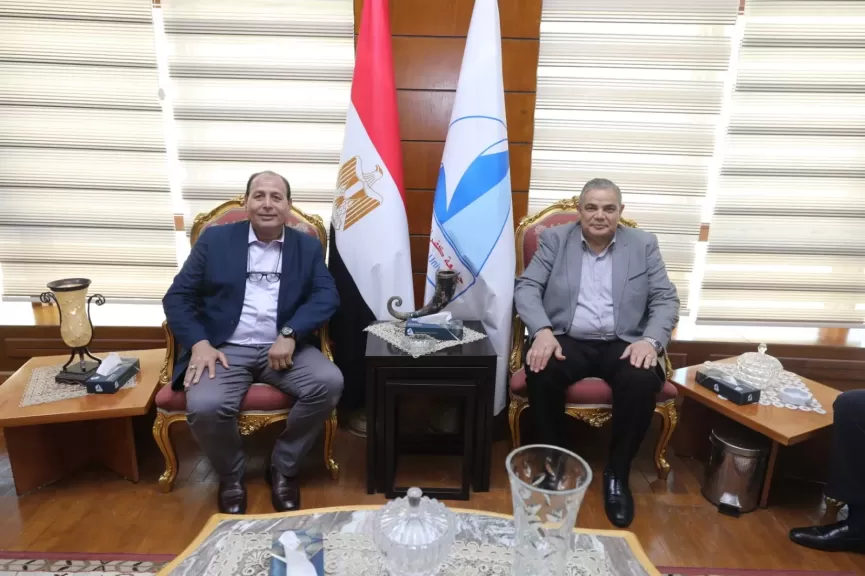 رئيس جامعة كفر الشيخ يستقبل مدير البرنامج الدولي لتربية الفراولة بجامعة فلوريدا الأمريكية لبحث سبل التعاون العلمي