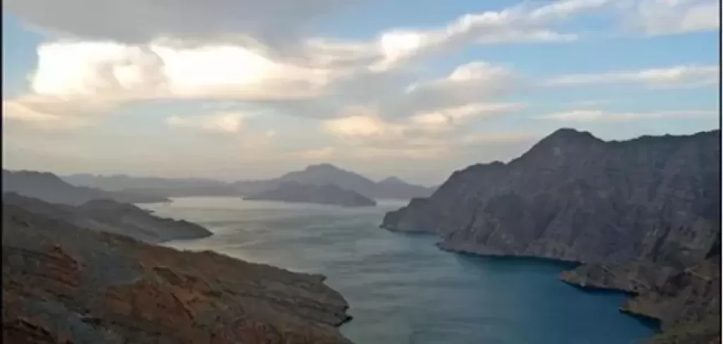 تداعيات إغلاق مضيق هرمز.. كوارث تنتظر العالم أجمع