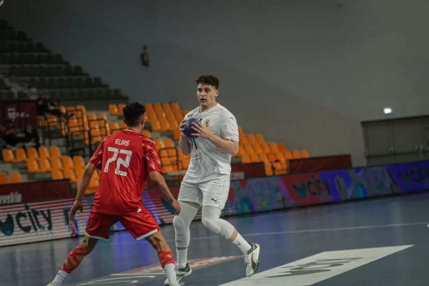 منتخب الشباب يهزم إسبانيا ويخطف صدراة مجموعته ببطولة العالم لليد
