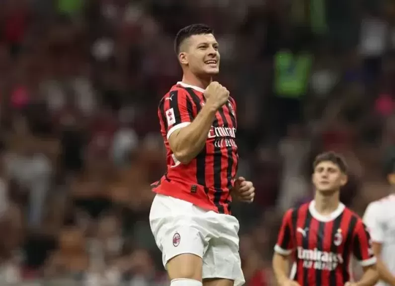 غياب هيرنانديز بسبب الهلال.. ميلان يعلن قائمته التحضيرية بقيادة أليجري