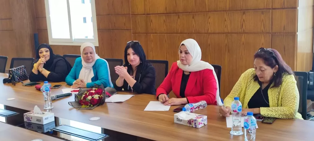 رئيس المجلس الإقتصادي للسيدات الاعمال تبحث  تاثيرات الأحداث الإقليمية علي السوق المصرية