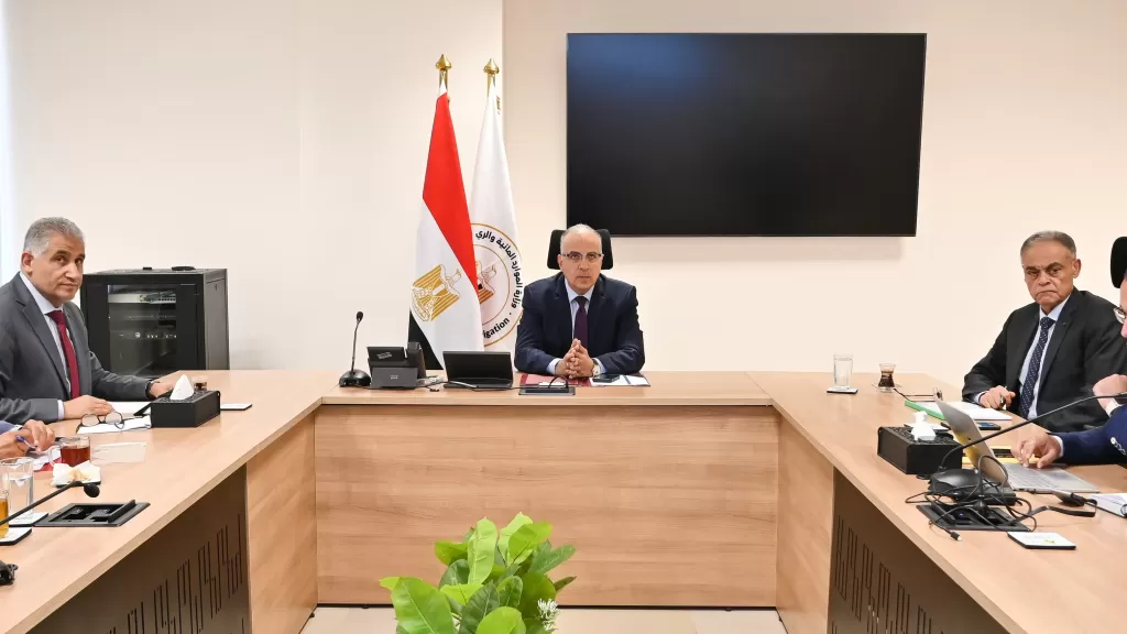 الري: اتخاذ اللازم حيال الزمامات المخالفة وإزالة فتحات الري