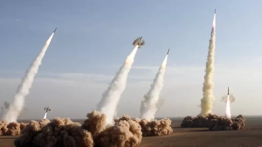 إيران هاجمت قاعدة العديد الأميركية بصواريخ باليستية قصيرة ومتوسطة المدى