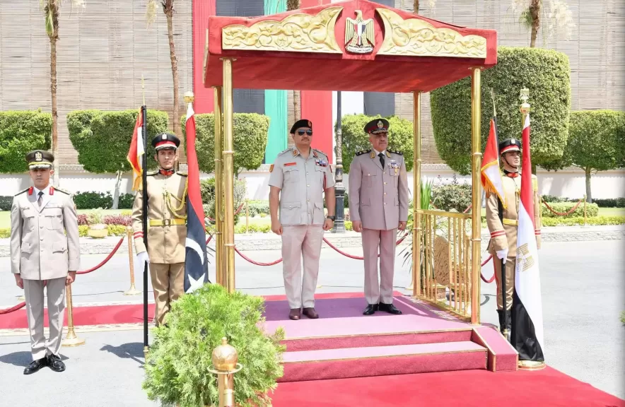 رئيس الأركان يلتقى نظيره الليبى لبحث التعاون العسكري المشترك
