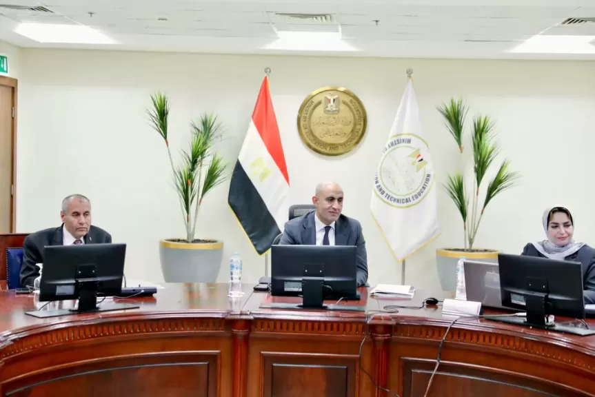 وزير التعليم يوجه بإعداد دراسة متكاملة لمعالجة مشكلة القرائية في المرحلة الابتدائية