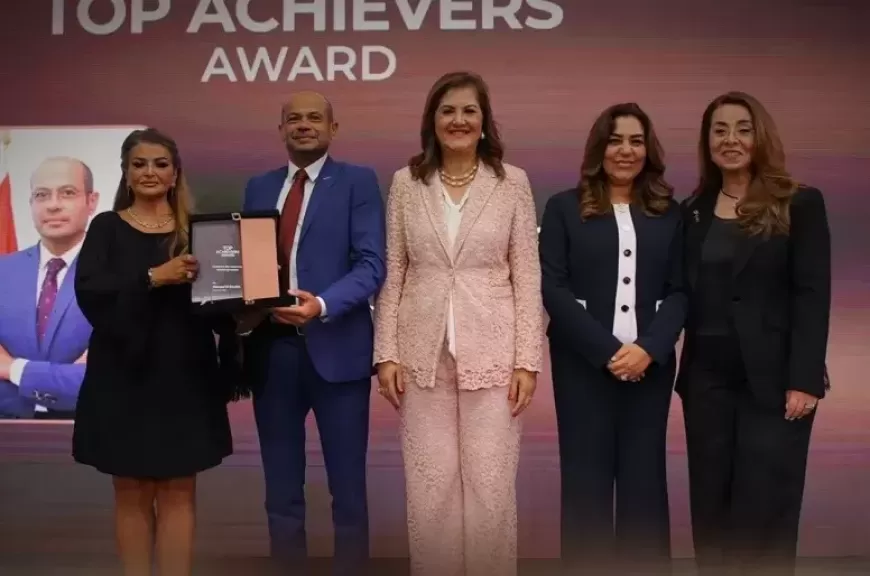 قمة مصر للأفضل تمنح رئيس البورصة المصرية جائزة الإنجاز المؤسسي لعام 2024