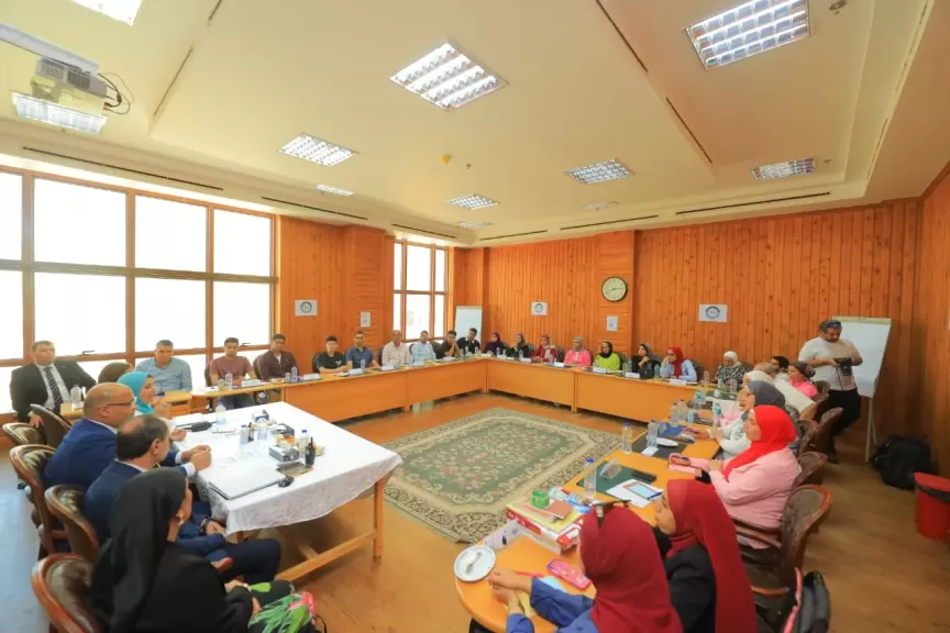 ورشة عمل لـ توعية طلاب الجامعة بالادارة الذكية للمخلفات الصلبة بجامعة كفر الشيخ