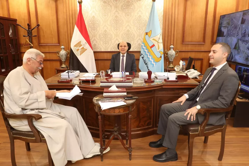 محافظ كفرالشيخ يناقش عدد من الملفات ومشاكل الدوائر مع أعضاء مجلسي النواب والشيوخ