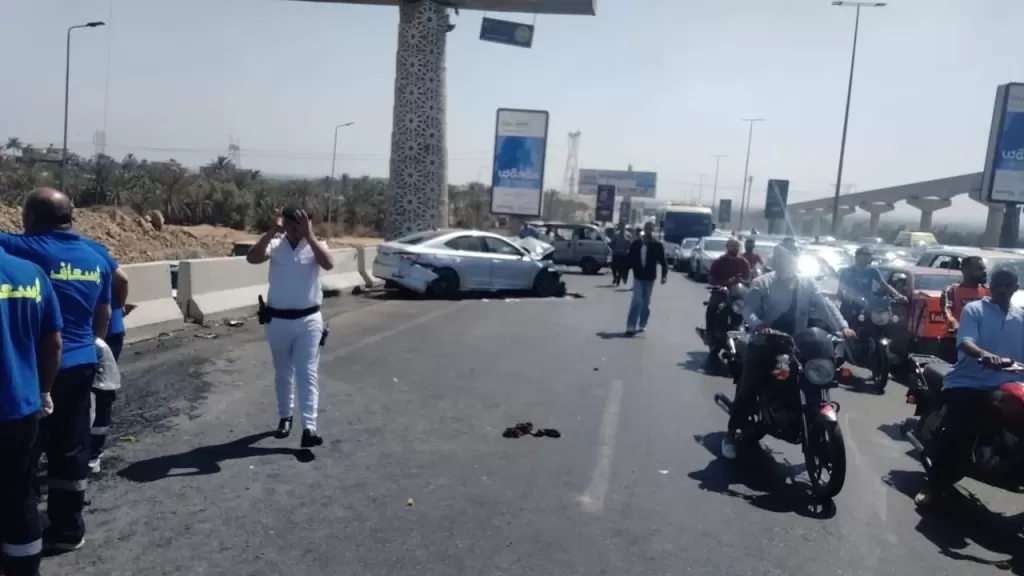 مصرع شخص وإصابة 9 آخرين في تصادم عدة سيارات بمحور 26 يوليو