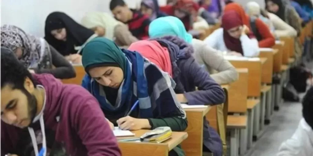 اليوم.. طلاب الثانوية العامة يؤدون امتحاني «الفيزياء» و«التاريخ»