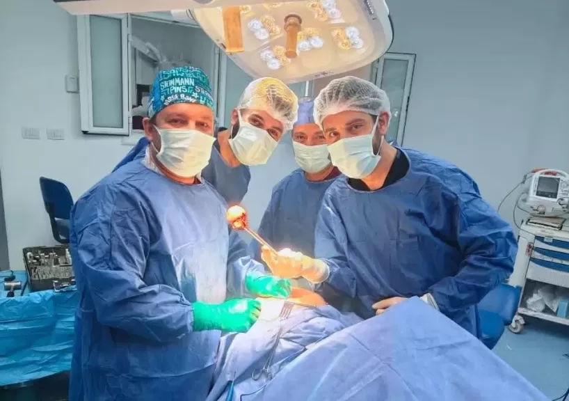 فريق جراحي بـ”كفر شكر التخصصى” ينقذ حياة مسنة تعرضت لكسر حاد بمفصل الفخذ
