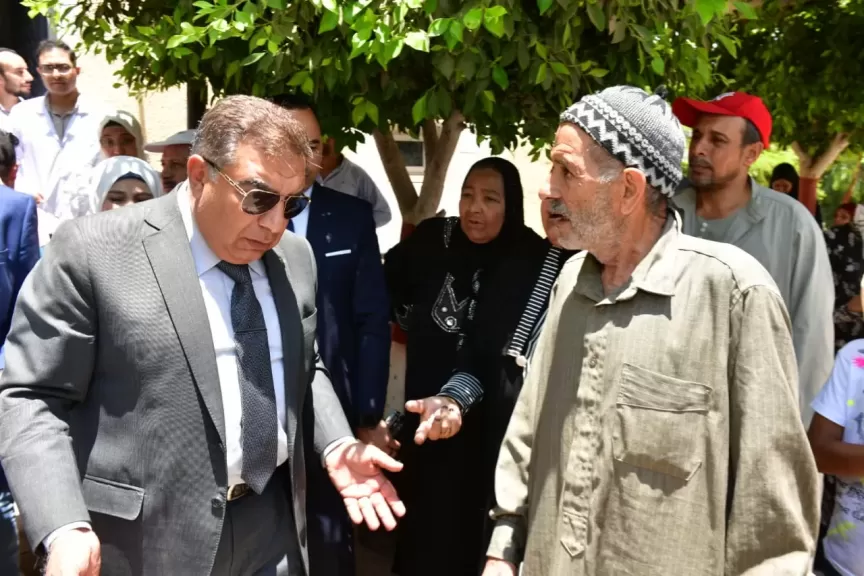حملات للنظافة ورفع كافة المخلفات بمدينتي المنصورة وطلخا