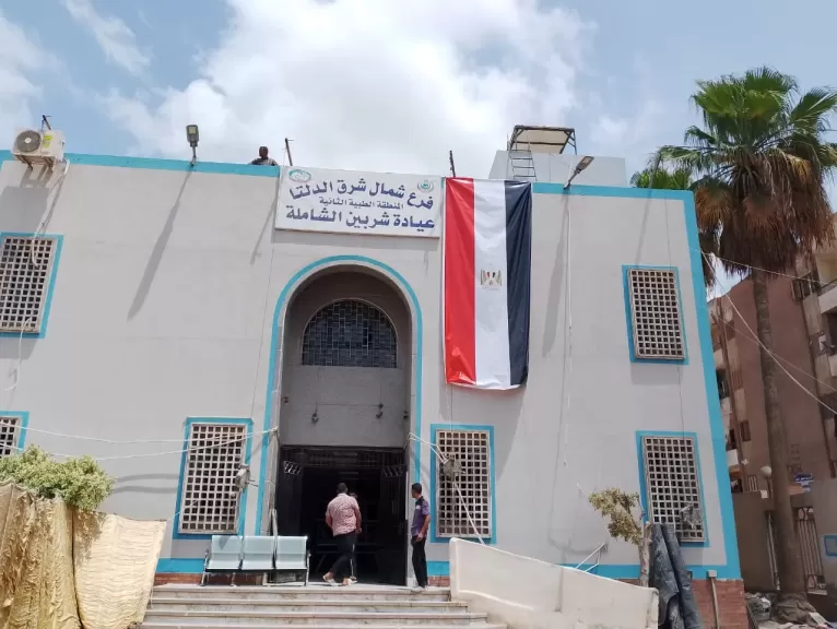 محافظ الدقهلية يتفقد عيادة التأمين الصحي الشاملة بشربين ويشدد على التزام الأطباء بالمواعيد المقررة