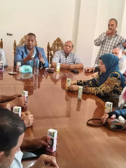 رئيس النقابة العامة للعاملين بالزراعة والري والصيد : يلتقي القيادات  العمالية في دورة تثقيفية بالساحل الشمالي