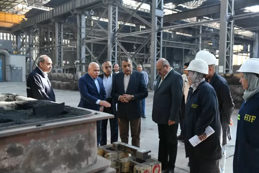 وزير الإنتاج الحربي يتابع سير العمل بشركة حلوان للمسبوكات.. ويوجه بضرورة المداومة على استغلال الموارد