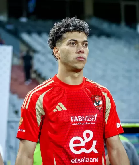 حساب الأهلي يتغنى بـ إمام عاشور