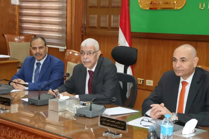 رئيس جامعة المنوفية يرأس إجتماع لجنة المنشآت الجامعية ويتابع الموقف التنفيذى للمشروعات الجارى العمل بها