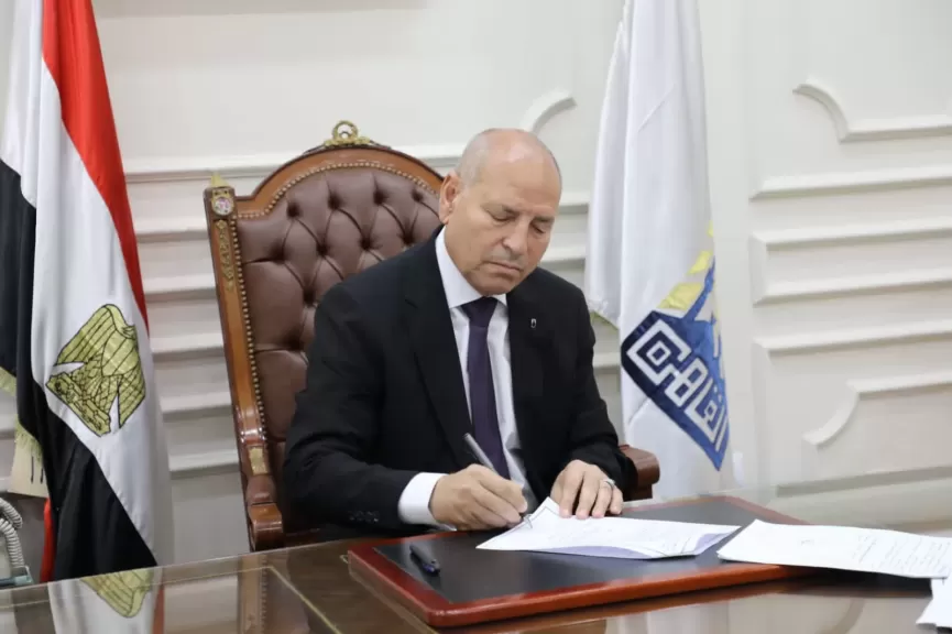 محافظ القاهرة يعفي مسؤول كبير من منصبه