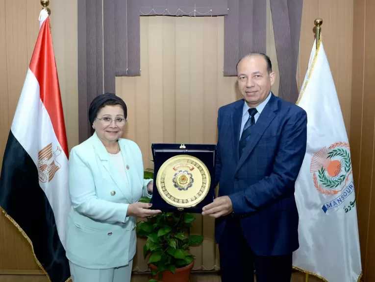 الصحة تبحث تعزيز دور الشراكة مع جامعة المنصورة ضمن مبادرة ”بداية جديدة”